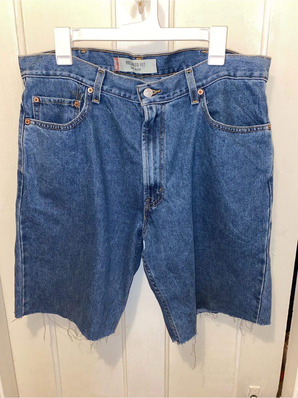 Levi's 550 Men's Relaxed Fit Blue Medium Wash Denim Jean Shorts Size 38